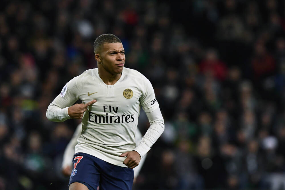 美股异动 | 马斯克称正在测试无人驾驶出租车 特斯拉(TSLA.US)盘前涨超2%